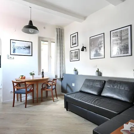 Market Apartment *