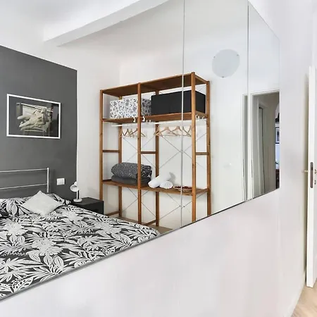 Market Apartment